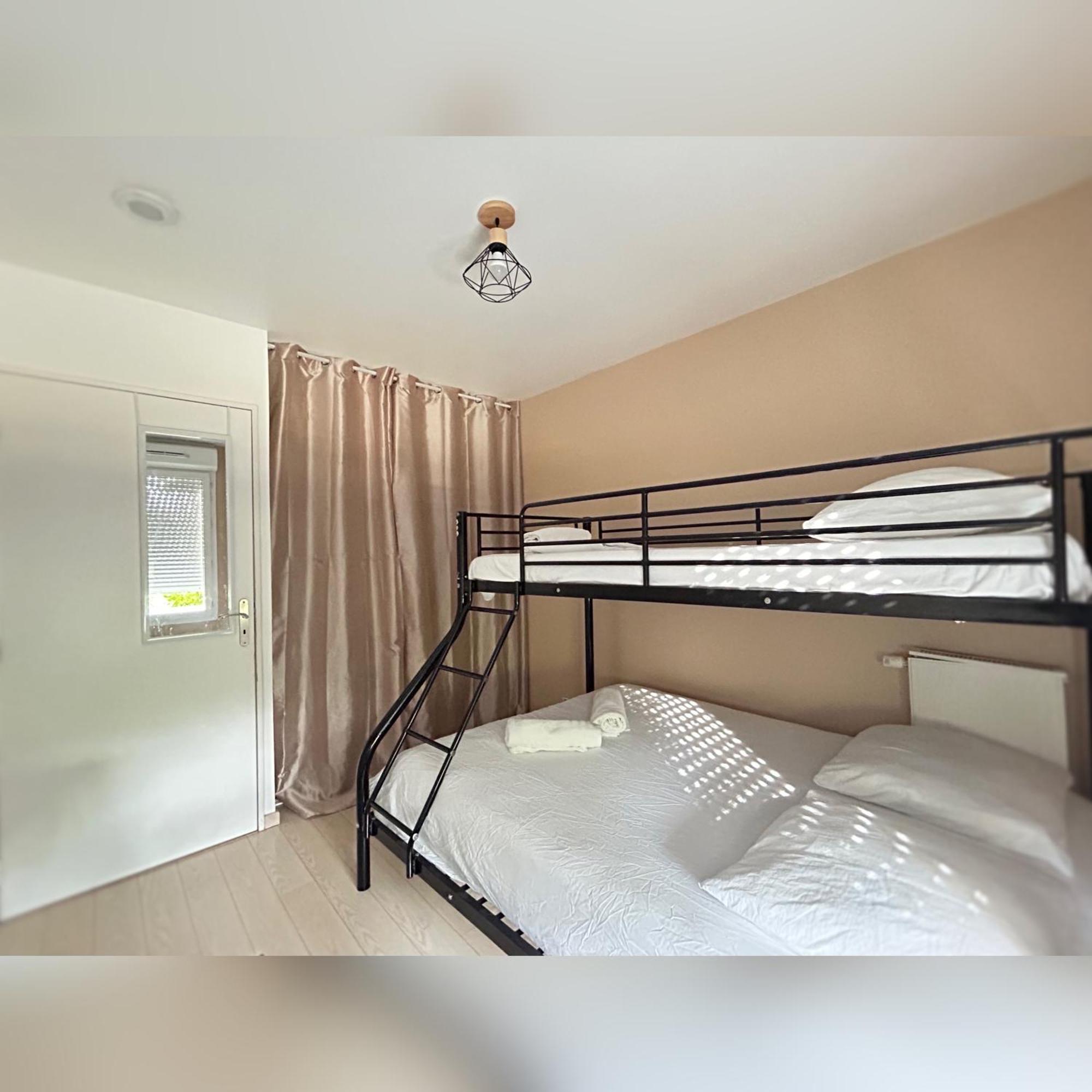 Le Duplex Chessy - 15Min From Disneyland - 2 Private Parkings - Garden - Kingsize & Queensize Bed - Supermarket Behind The House Exterior photo